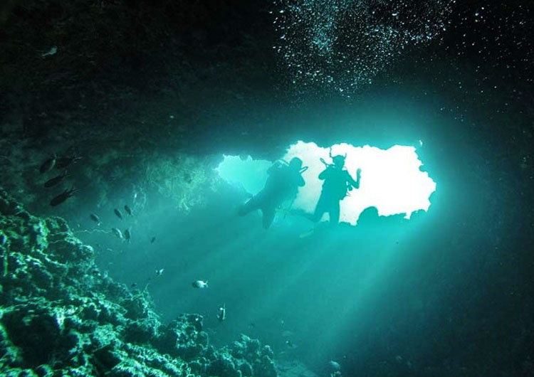 Blue Hole Finolhas Scuba Diving Baa Atoll