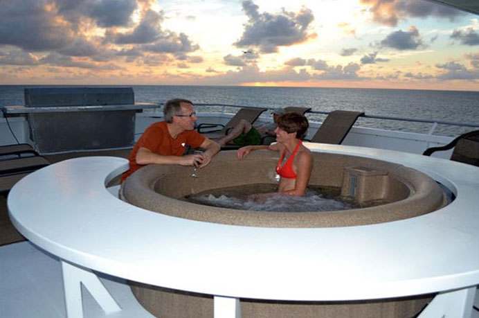 Bahamas Aggressor Liveaboard Jacuzzi Bahamas Aggressor Liveaboard Jacuzzi