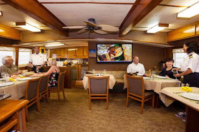Bahamas Aggressor Salon and Lounge Bahamas Aggressor Salon and Liveing Room
