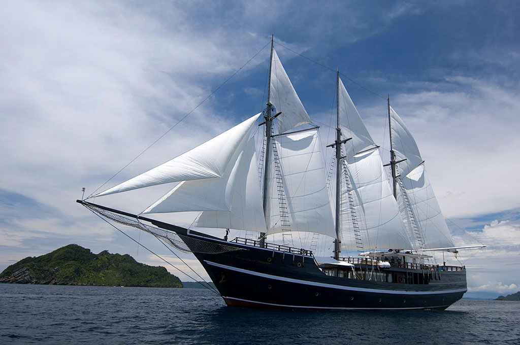 Dewi Nusantara Liveaboard Dewi Nusantara